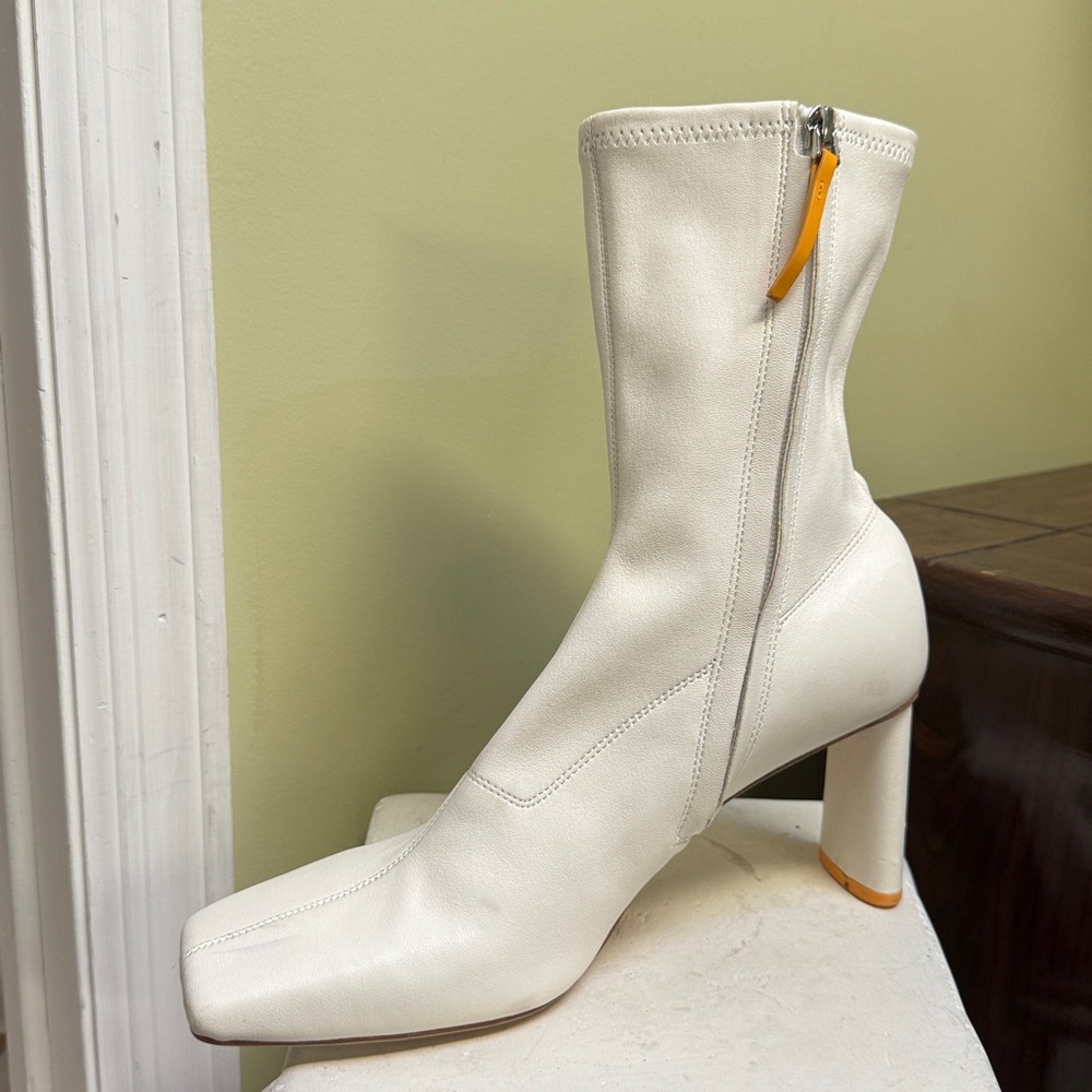Oncept Women’s Lyon white leather Bootie size 9.5 women H17N4